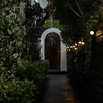 Green Point\'S Pod - Indulge In An Urban Oasis