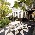 Green Point\'S Pod - Indulge In An Urban Oasis